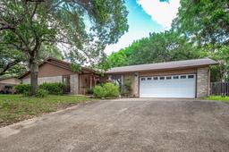 205 Oakview Dr — Greenwood Forest