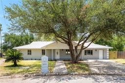 201 W Iris Avenue — Daffodil Gardens