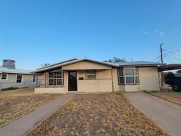 1833 E 43rd St — Fleetwood