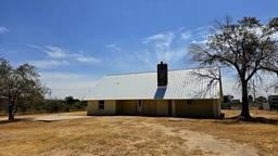 9827 W University Blvd — Ranch Acres