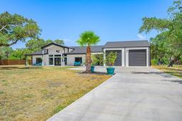 115 Front St — Lamar Outlots
