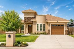 2912 Fuerte Avenue — Trinity Oaks
