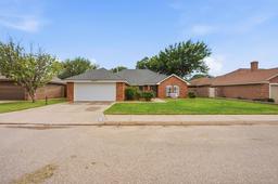 3705 Crestmont Dr — Fairmont Park