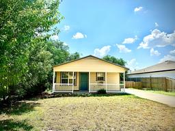 2117 Woodlawn Drive — Forest Park