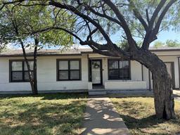 311 Iris Street — River Oaks