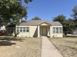 2102 Live Oak Street — West Heights