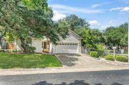 201 E Creekview Dr — Heritage Hill Country