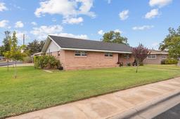 2101 Redbud Ave — Crescent Park