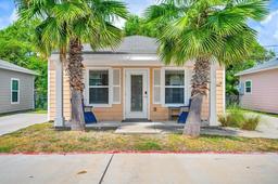 2121 FM 3036 — Oasis Resort Cottages