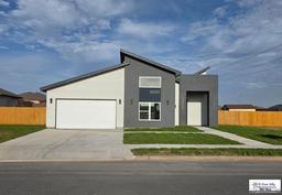 6858 Woodlands Ave — THE WOODLANDS NO. 3