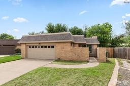 2414 Lou Lane — Colonial Park