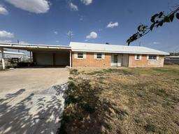 3072 N Vega Ave — Town & Country