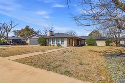 2208 Bedford Dr — University Park