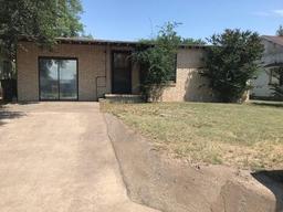 2210 Juanita Avenue — Forest Park