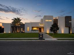 1017 Red River Street — Los Jardinez De Cimarron
