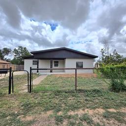 213 Nelda St — Pool City