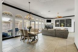 2513 Bobwhite Dr — University Gardens