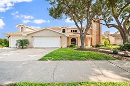 912 Waterview — Briar Bluff