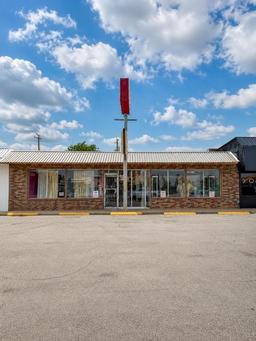 1411 N W County Rd — Broadway