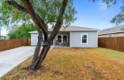 1105 Cabra Street — Bluff