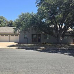 204 Crestwood Dr — Carriage Hills