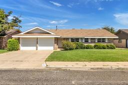 3939 Dumont Dr — Windsor Heights