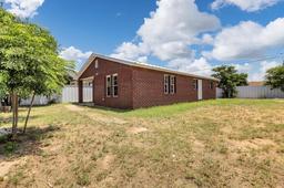 1333 Wilson Ave — Waddell