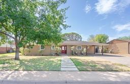 2005 Douglas Ave — Urbandale