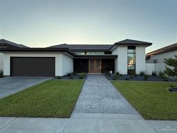 1705 S Queen Street — Brentwood Manor