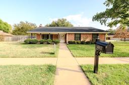 4817 Reginald Drive — Midwestern Farm