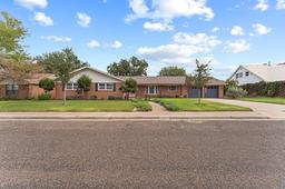 3740 Blossom Lane — Windsor Heights