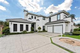 3907 El Jardin — Lago Escondido