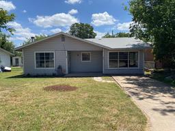421 Lake Dr — Richeson