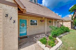 313 E 44th Street — Lakeview