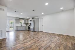 135 Maryland Street — Belaire Annex