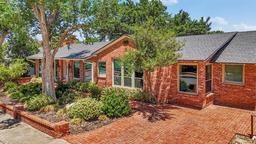 206 Club Dr — Ridgelea