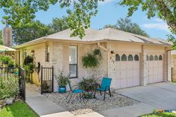 1217 Bluff Creek Circle — Oak Bluff Estates 3