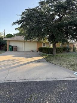 138 Norwood Drive — Metcalfe Heights