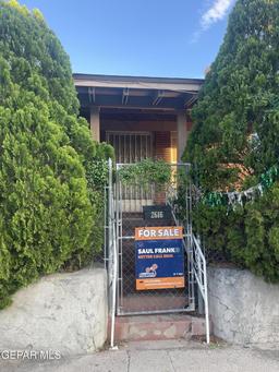 2616 W Wyoming Avenue — Bassett