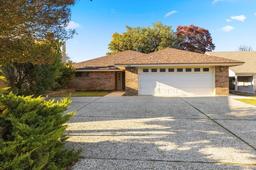 368 Englewood Dr — Riverhill
