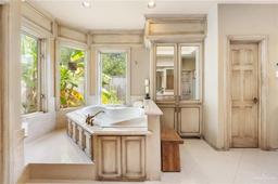 1016 E Griffin Parkway — Las Villas De Camila