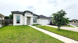 8007 N 25th Lane — Auburn Hills