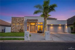 7704 N 5th Street — La Arboleda