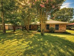 107 Lake Dr