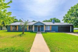 114 N Crestwood Dr — Carriage Hills