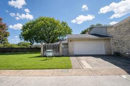 1810 N Woodstone Dr — Courtyards of Coronado