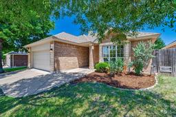 1208 Coventry Lane — Bluffs