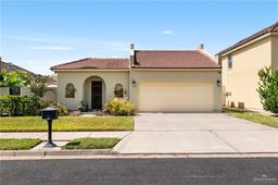 409 E Zenaida Avenue — Arboledas