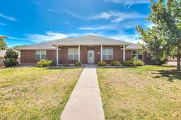6025 Lyndhurst Drive — Bluffs