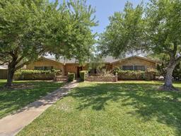1540 W Deberry